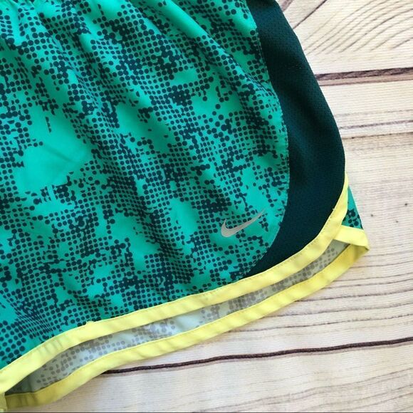 Nike Green Patterned Dri-Fit Shorts Small - Picture 2 of 4